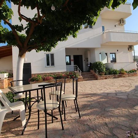 Emerald Inn Εξαμίλιο Εξωτερικό φωτογραφία