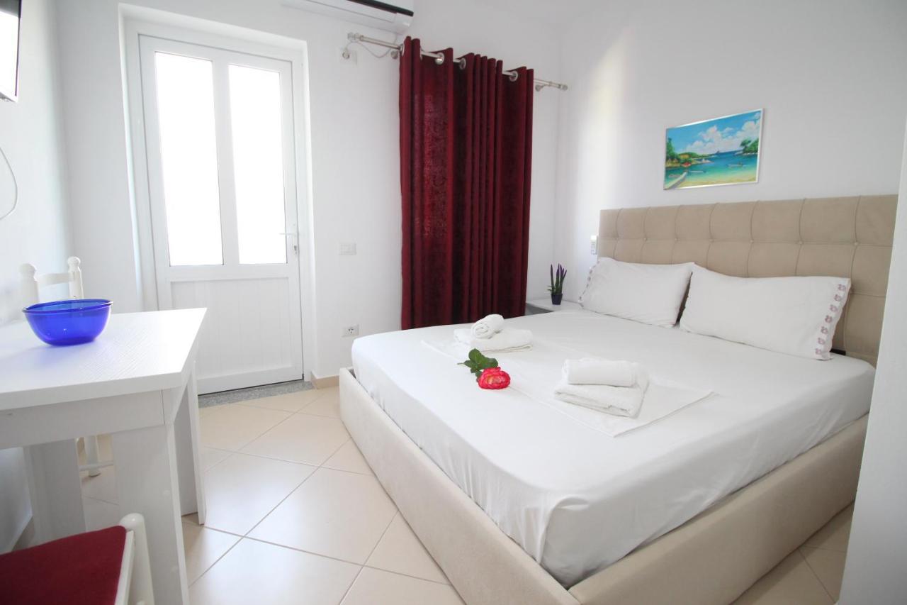 Emerald Inn Εξαμίλιο Εξωτερικό φωτογραφία