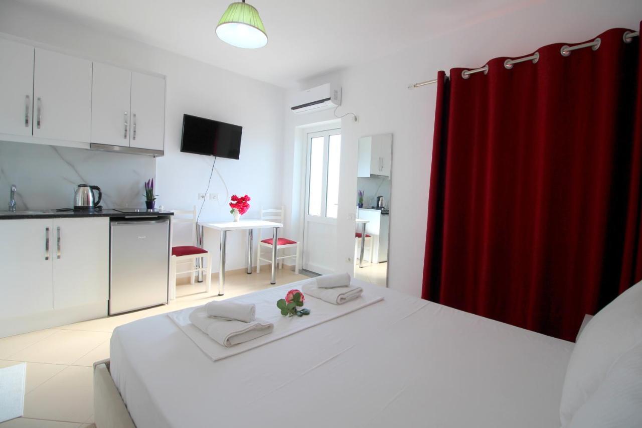 Emerald Inn Εξαμίλιο Εξωτερικό φωτογραφία