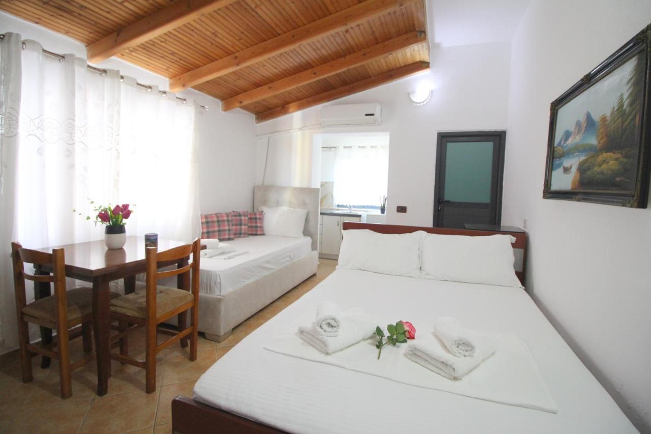 Emerald Inn Εξαμίλιο Εξωτερικό φωτογραφία