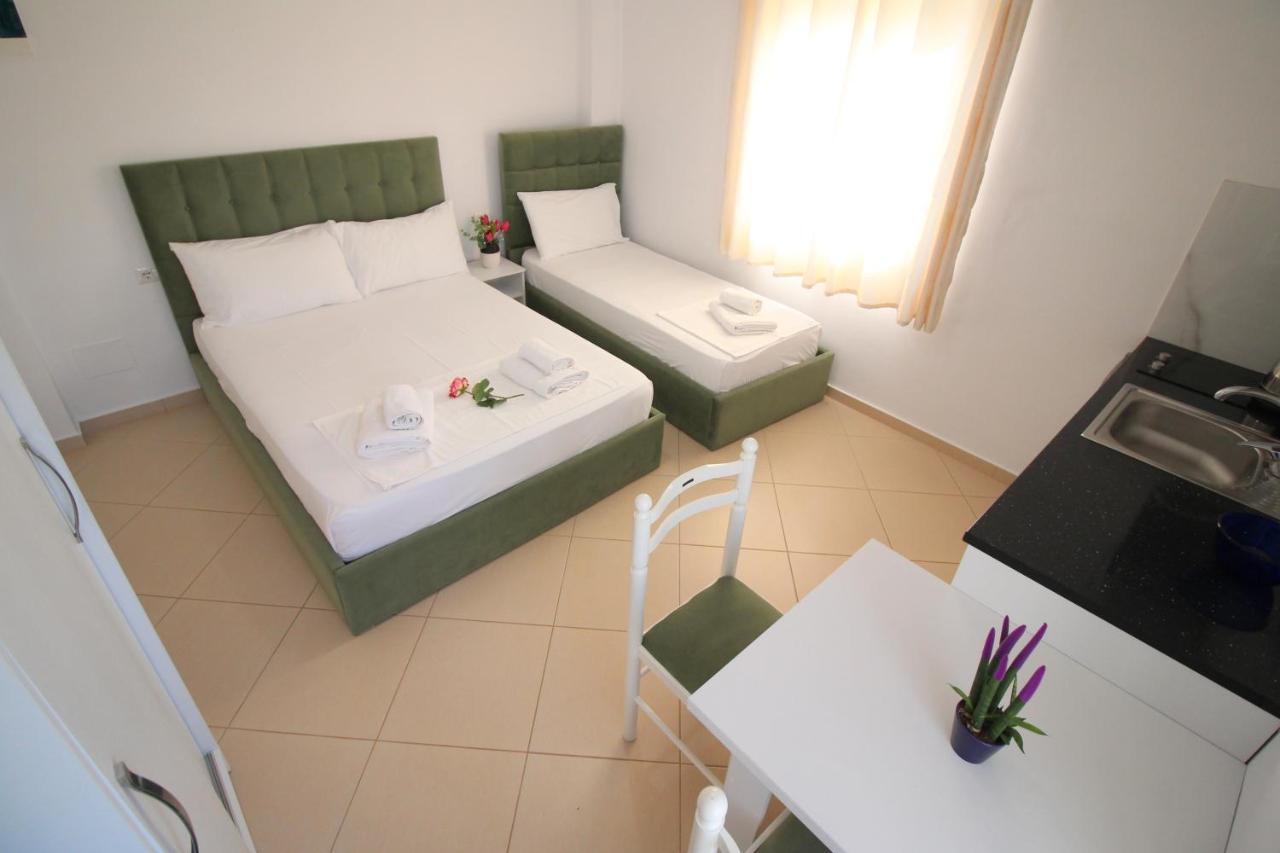 Emerald Inn Εξαμίλιο Εξωτερικό φωτογραφία