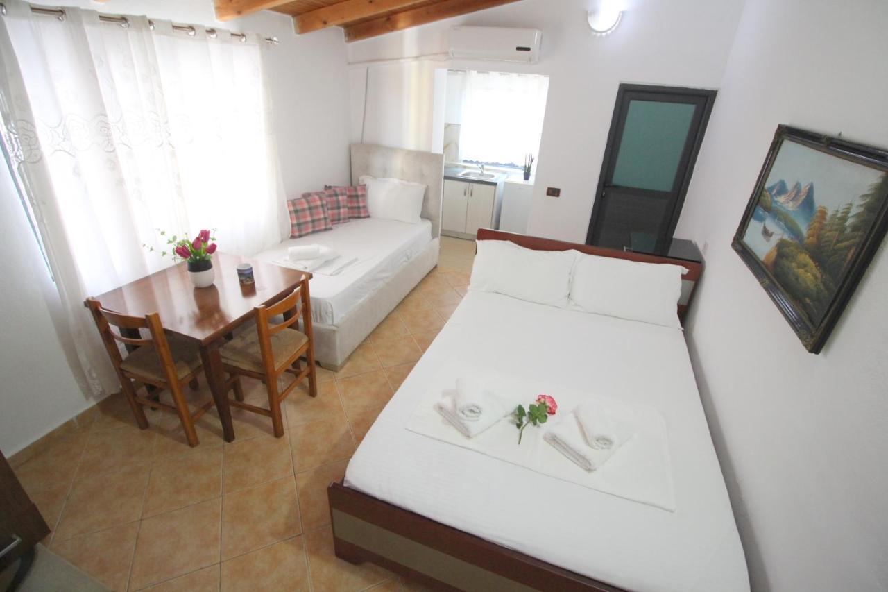 Emerald Inn Εξαμίλιο Εξωτερικό φωτογραφία