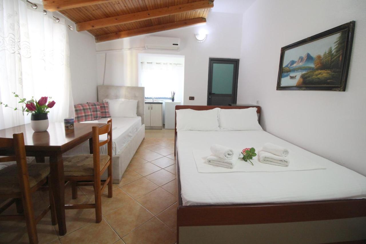 Emerald Inn Εξαμίλιο Εξωτερικό φωτογραφία