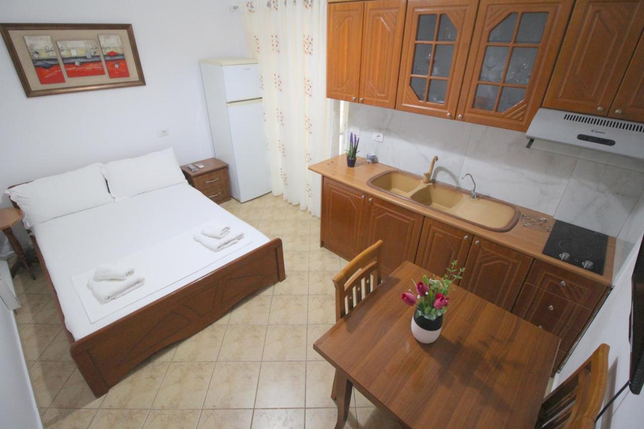 Emerald Inn Εξαμίλιο Εξωτερικό φωτογραφία