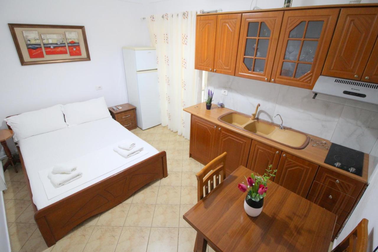 Emerald Inn Εξαμίλιο Εξωτερικό φωτογραφία