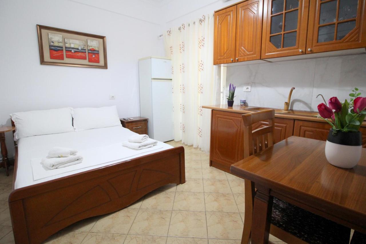 Emerald Inn Εξαμίλιο Εξωτερικό φωτογραφία