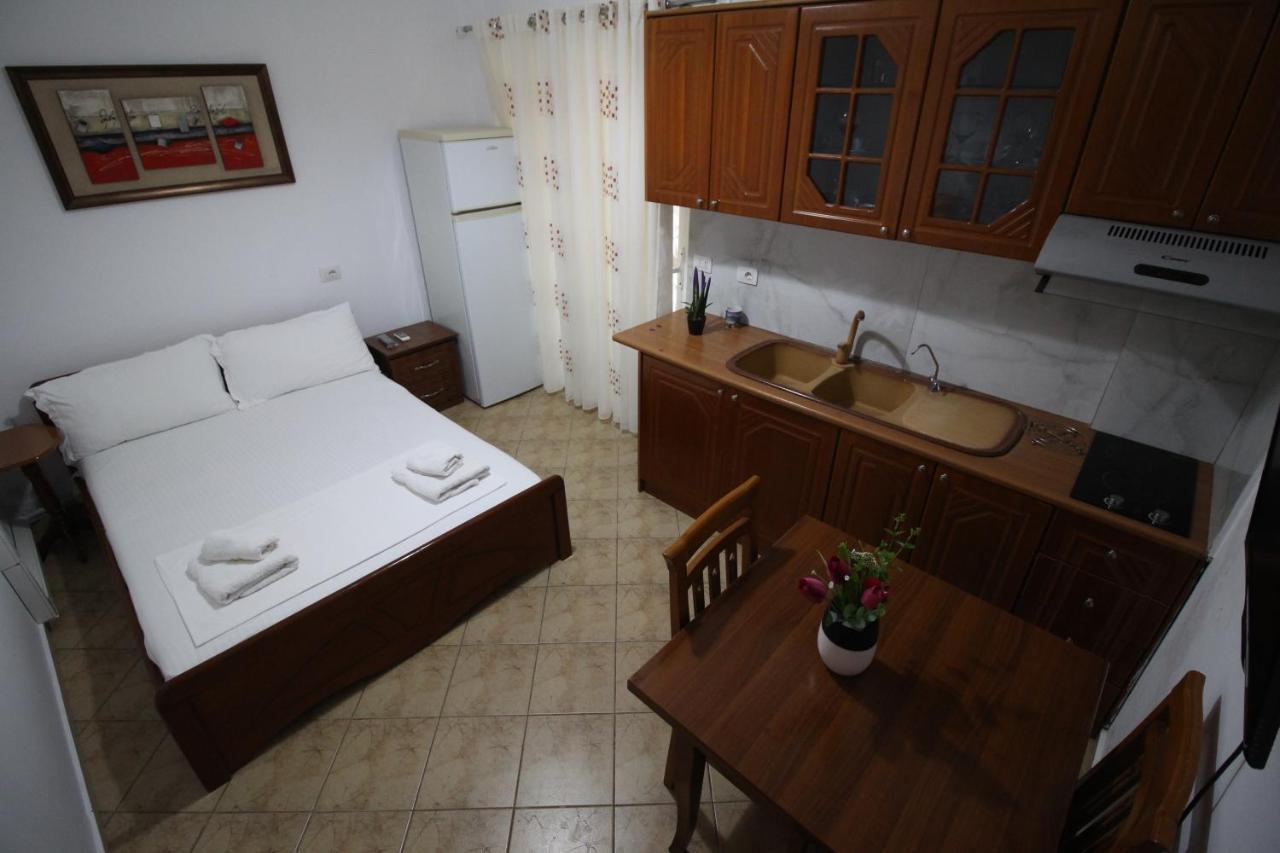 Emerald Inn Εξαμίλιο Εξωτερικό φωτογραφία