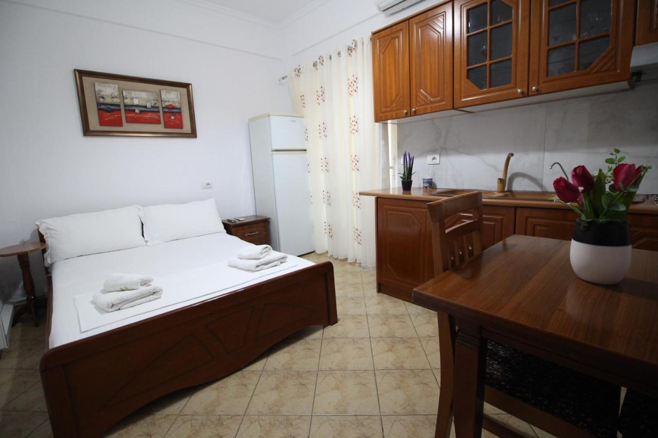 Emerald Inn Εξαμίλιο Εξωτερικό φωτογραφία